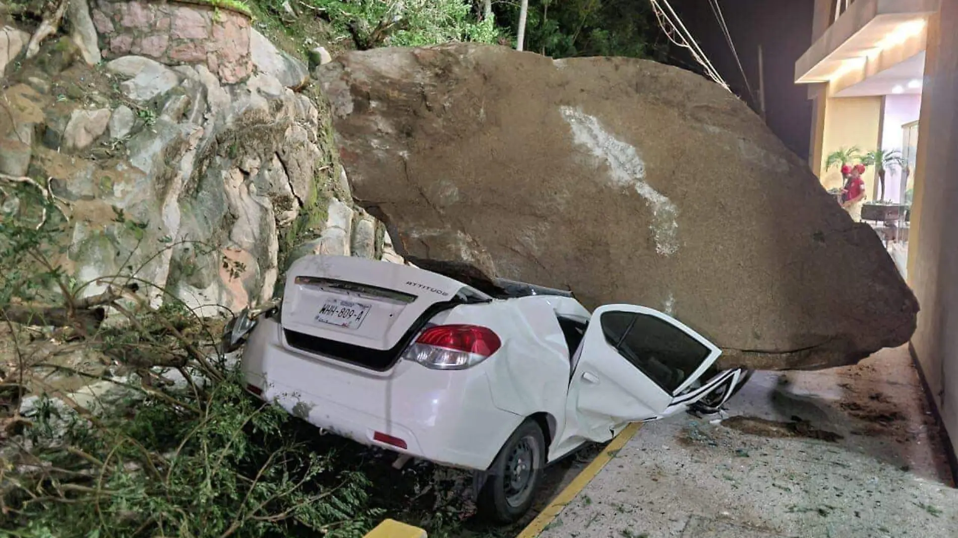 Roca aplastó un carro